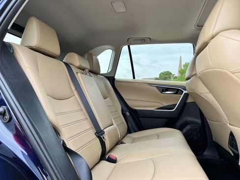 Used 2025 Toyota RAV4 XLE Premium FWD image 28