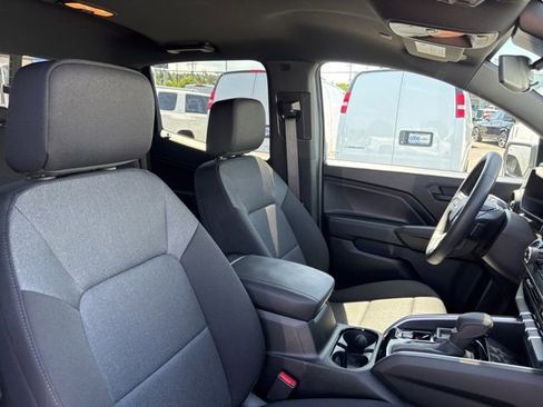 Used 2025 Chevrolet Colorado W/T RWD image 35
