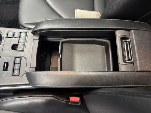 Used 2023 Toyota Highlander XLE AWD/4WD image 27