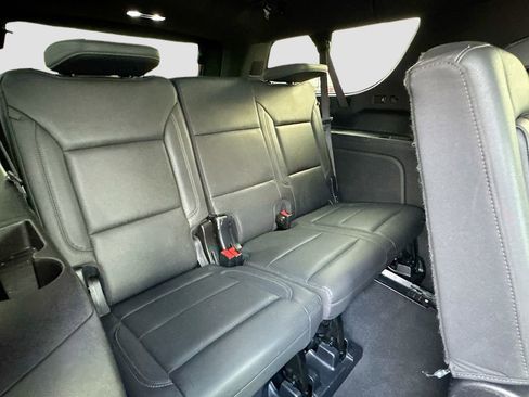 Used 2022 Chevrolet Suburban LT image 27