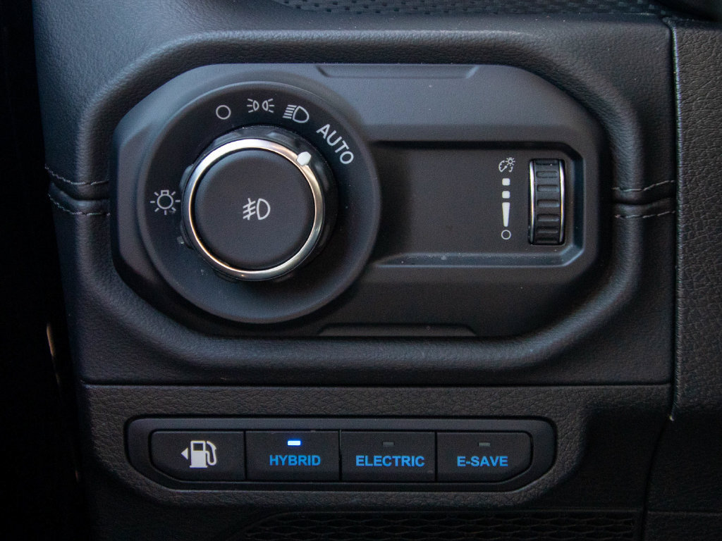Used 2024 Jeep Wrangler Unlimited Rubicon 4xe AWD/4WD image 29
