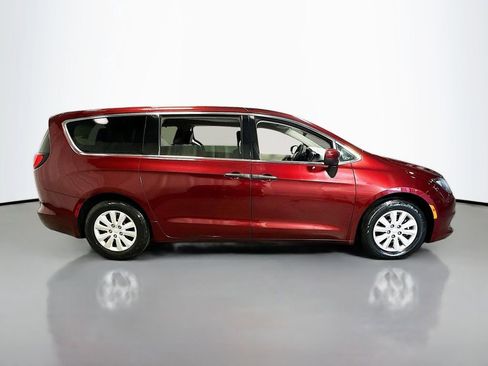 Used 2019 Chrysler Pacifica L FWD image 9