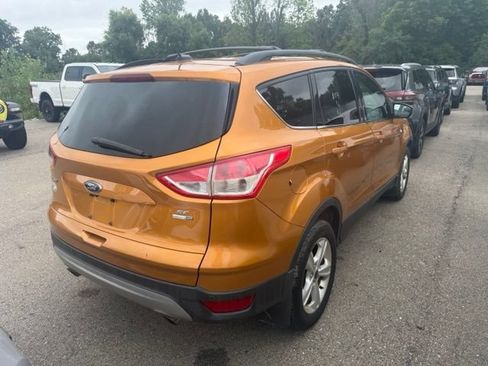 Used 2016 Ford Escape SE w/ Equipment Group 201A AWD/4WD image 3