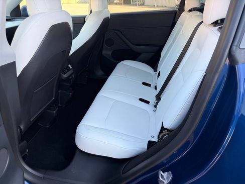 Used 2023 Tesla Model Y Long Range AWD/4WD image 23