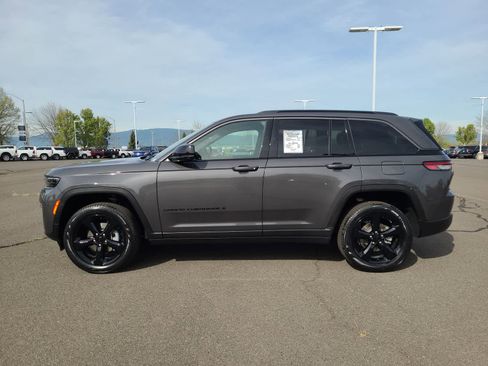 New 2026 Jeep Grand Cherokee Limited AWD/4WD image 11