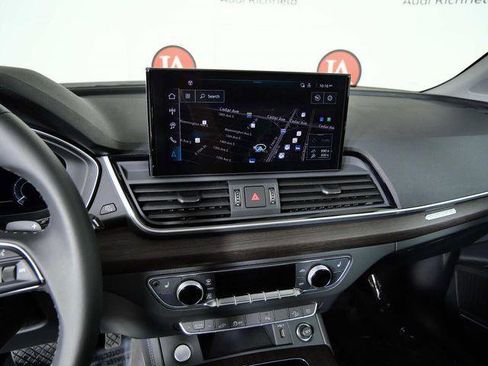 Used 2024 Audi Q5 e Premium Plus w/ Premium Plus Package image 18