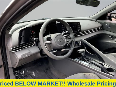Used 2022 Hyundai Elantra SEL w/ Cargo Package FWD image 19
