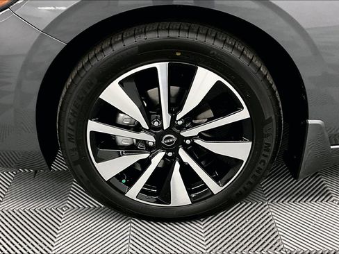 New 2025 Nissan Sentra SV w/ SV Premium Package FWD image 37