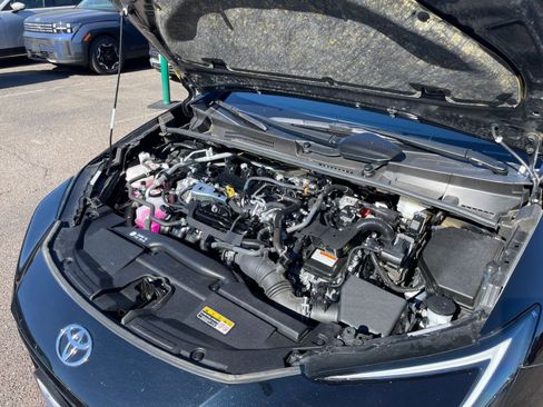 Used 2025 Toyota Prius LE image 31