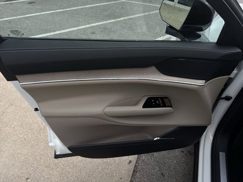 New 2025 Volvo EX90 Plus image 23