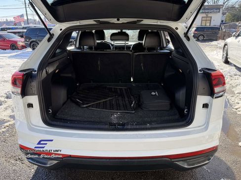 Used 2022 Volkswagen Atlas Cross Sport SE image 10