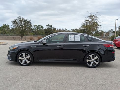 Certified 2019 Kia Optima S image 8
