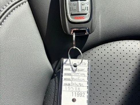 New 2026 Chrysler Pacifica Select image 28
