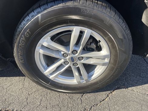 Used 2023 Ford Explorer XLT image 8