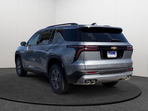 New 2026 Chevrolet Traverse LT w/ LPO, Floor Liner Package image 4