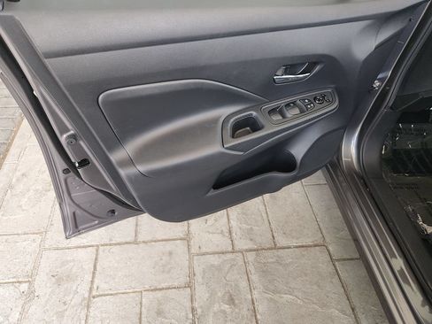 Used 2025 Nissan Versa SV FWD image 28