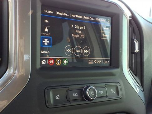 Used 2024 Chevrolet Silverado 2500 Custom w/ Custom Value Package image 11