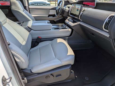 Used 2025 Ford Expedition Active AWD/4WD image 22
