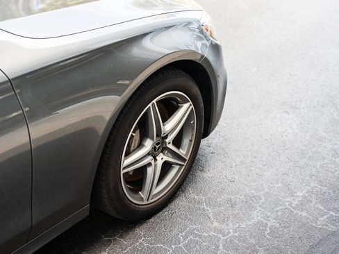 Used 2018 Mercedes-Benz E 300 4MATIC image 12