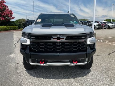 Used 2022 Chevrolet Silverado 1500 ZR2 w/ Technology Package AWD/4WD image 2