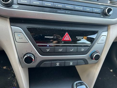 Used 2017 Hyundai Elantra SE FWD image 24