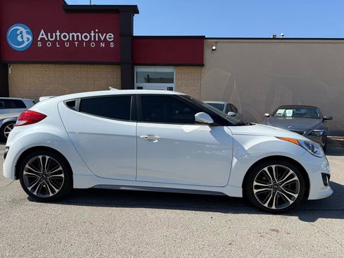 Used 2016 Hyundai Veloster Turbo image 4