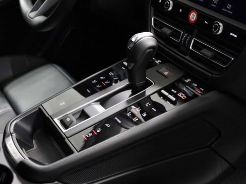 Certified 2025 Porsche Macan image 21