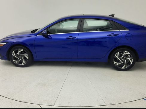 Used 2025 Hyundai Elantra SEL FWD image 4