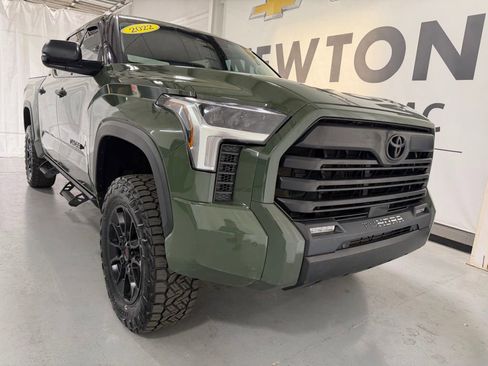 Used 2022 Toyota Tundra SR5 w/ SR5 Convenience Package AWD/4WD image 36