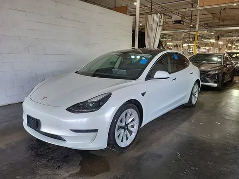 Used 2021 Tesla Model 3 Standard Range Plus RWD image 5