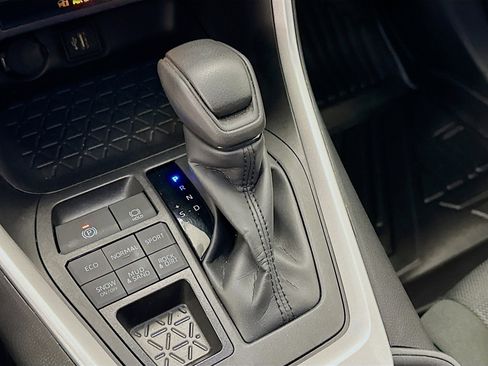 Used 2025 Toyota RAV4 XLE image 25