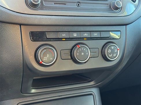 Used 2017 Volkswagen Tiguan Limited image 30