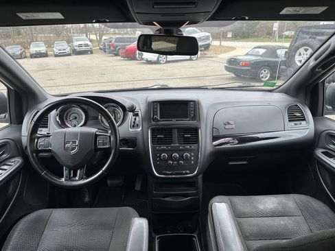 Used 2020 Dodge Grand Caravan SE FWD image 28