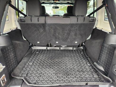 Used 2018 Jeep Wrangler Unlimited Sport S image 45