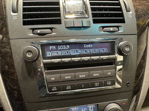 Used 2010 Cadillac DTS Luxury image 37