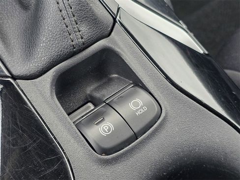 Used 2022 Toyota Corolla LE image 29