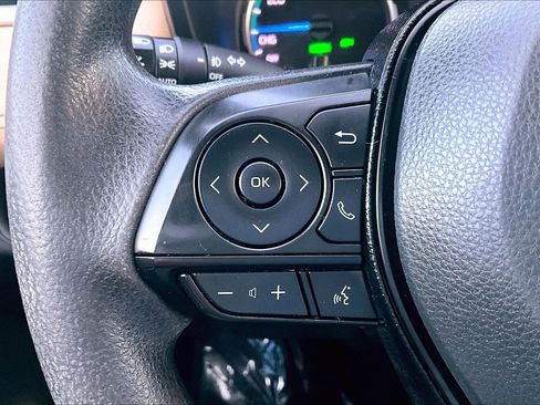 Used 2021 Toyota RAV4 XLE image 17