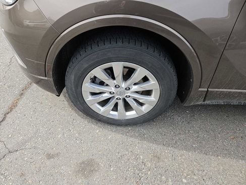 Used 2017 Buick Envision Essence image 2