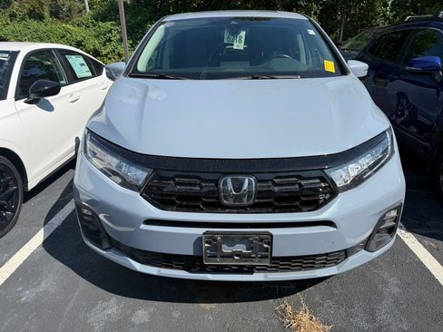 Used 2025 Honda Odyssey Touring image 2