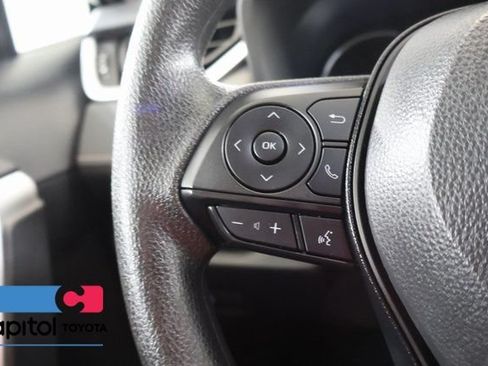 Used 2025 Toyota RAV4 XLE AWD/4WD image 17
