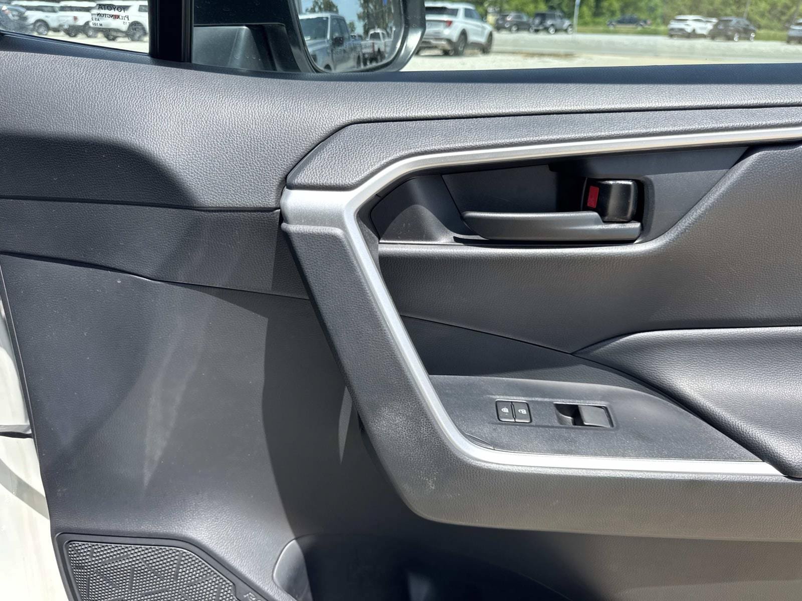 Used 2022 Toyota RAV4 LE FWD image 14