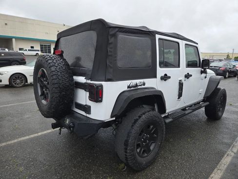 Used 2018 Jeep Wrangler Unlimited Sport w/ Connectivity Group AWD/4WD image 4