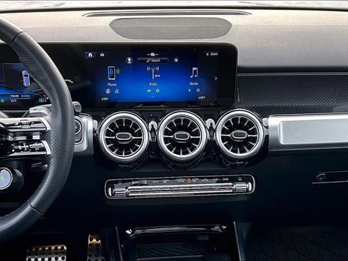 Used 2025 Mercedes-Benz GLB 35 AMG 4MATIC image 7