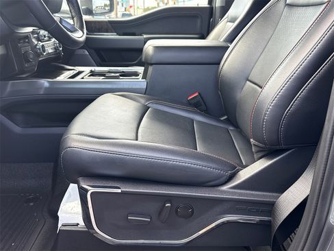 Certified 2024 Ford F250 Lariat w/ Chrome Package image 9