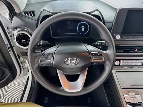 Used 2023 Hyundai Kona SE image 13