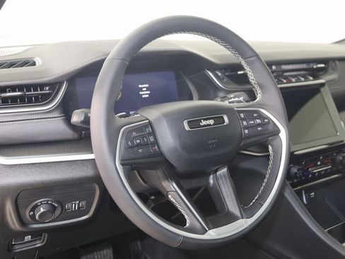 Used 2025 Jeep Grand Cherokee Laredo X w/ Luxury Tech Group I image 6