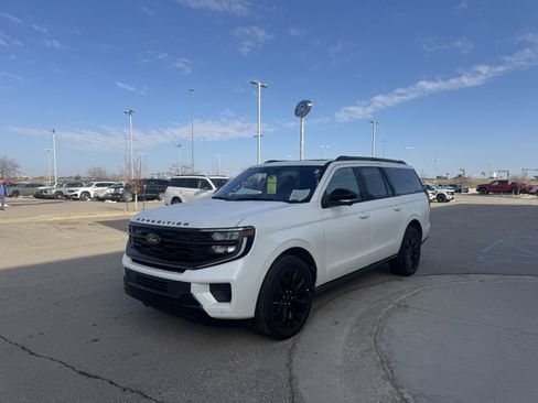 Used 2025 Ford Expedition Max Platinum w/ Stealth Appearance Package image 2