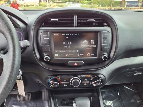 Used 2025 Kia Soul LX w/ LX Technology Package image 19