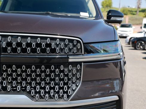 Used 2025 Lincoln Navigator Reserve AWD/4WD image 5