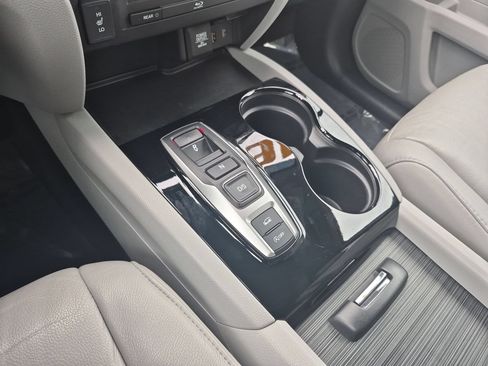 Used 2016 Honda Pilot Touring image 23